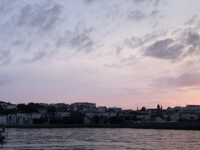 20230708_2108_Guernsey
